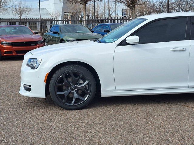 2023 Chrysler 300 Touring L