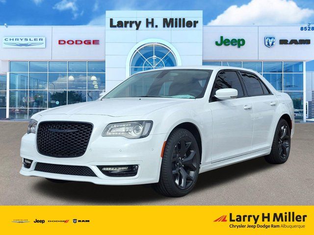 2023 Chrysler 300 Touring L