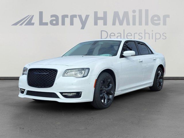 2023 Chrysler 300 Touring L