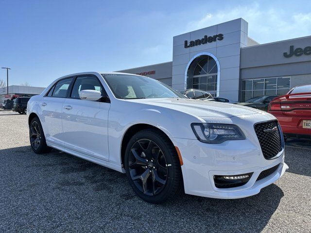 2023 Chrysler 300 Touring L