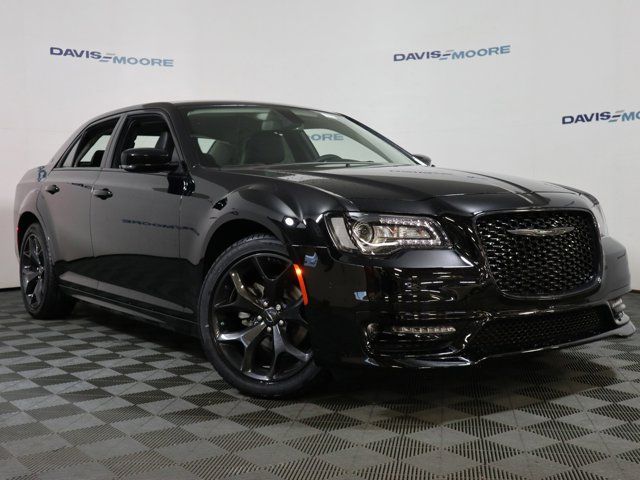 2023 Chrysler 300 Touring L