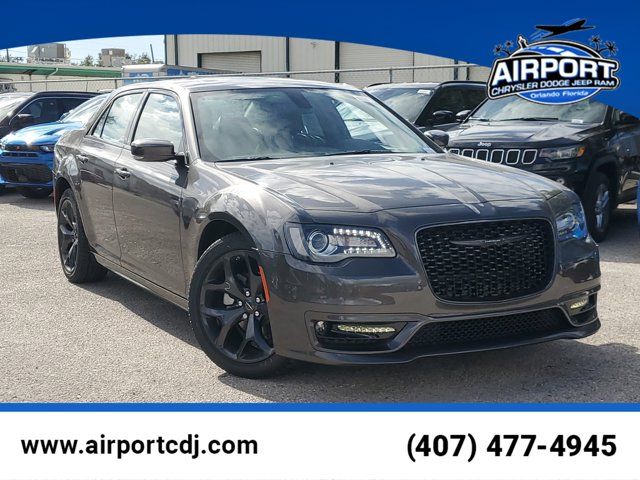 2023 Chrysler 300 Touring L