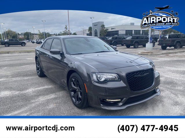 2023 Chrysler 300 Touring L