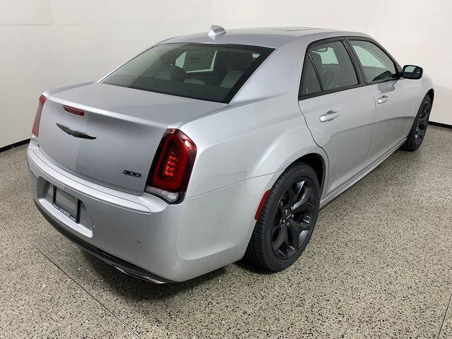 2023 Chrysler 300 Touring L