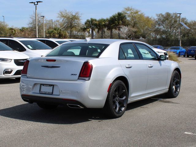 2023 Chrysler 300 Touring L