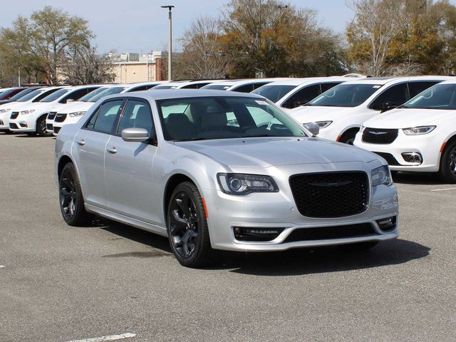 2023 Chrysler 300 Touring L