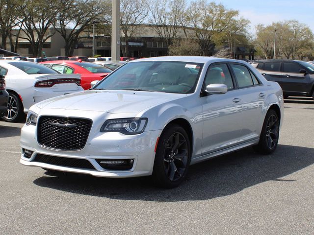 2023 Chrysler 300 Touring L