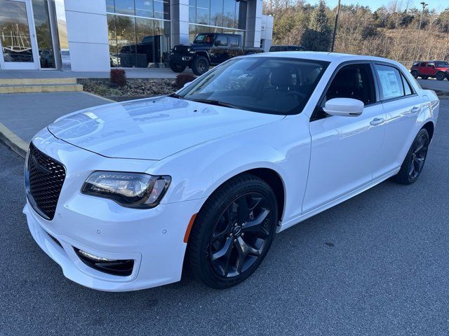 2023 Chrysler 300 Touring L