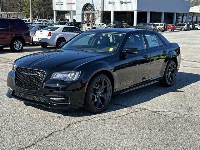 2023 Chrysler 300 Touring L