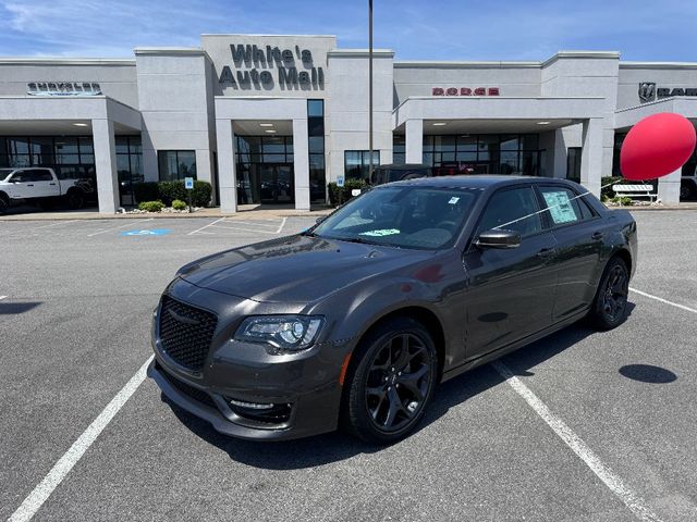 2023 Chrysler 300 Touring L