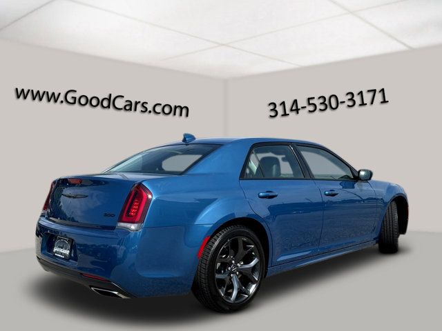 2023 Chrysler 300 Touring L