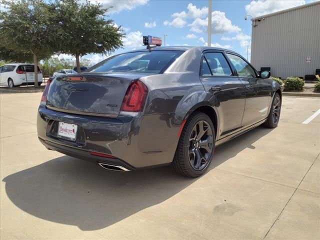 2023 Chrysler 300 Touring L