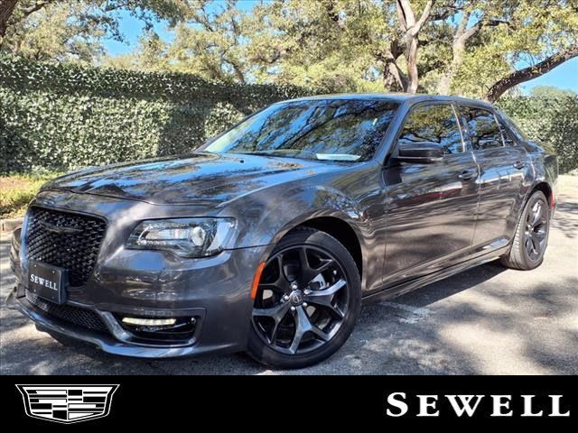 2023 Chrysler 300 Touring L