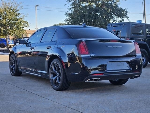 2023 Chrysler 300 Touring L