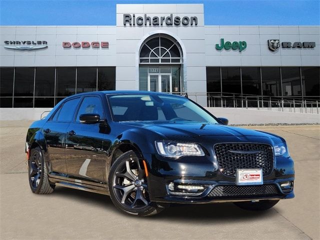 2023 Chrysler 300 Touring L