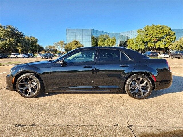 2023 Chrysler 300 Touring L