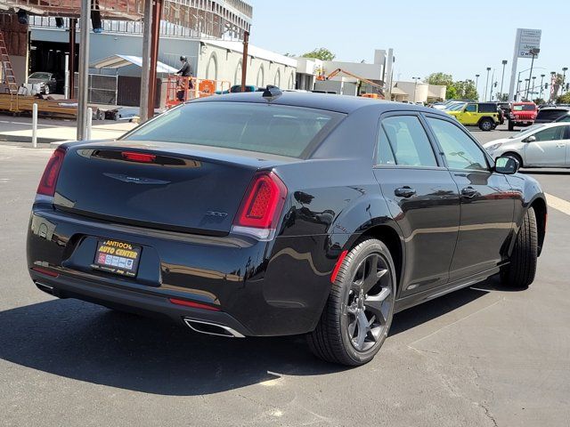 2023 Chrysler 300 Touring L