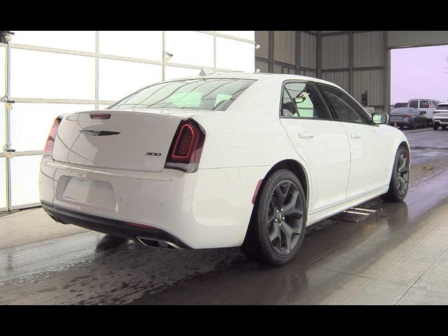 2023 Chrysler 300 Touring L