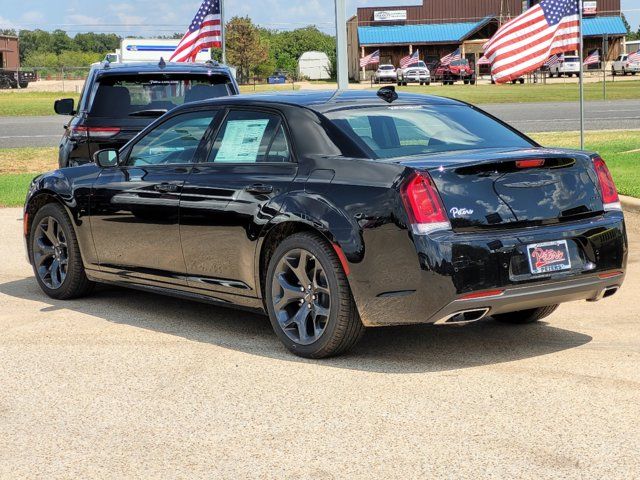 2023 Chrysler 300 Touring L