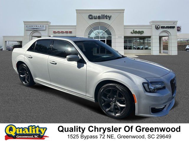 2023 Chrysler 300 Touring L