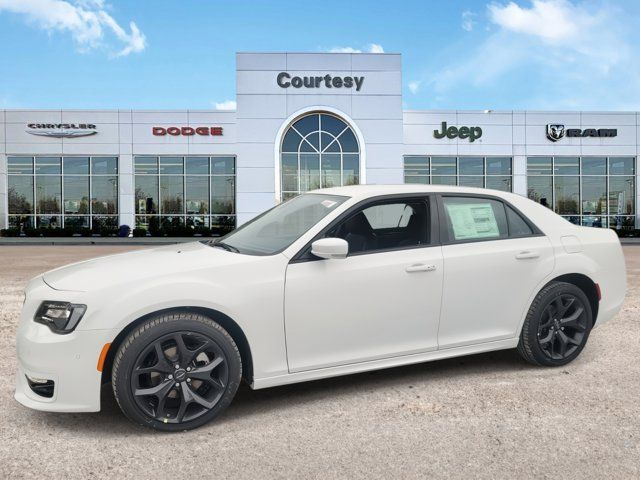 2023 Chrysler 300 Touring L