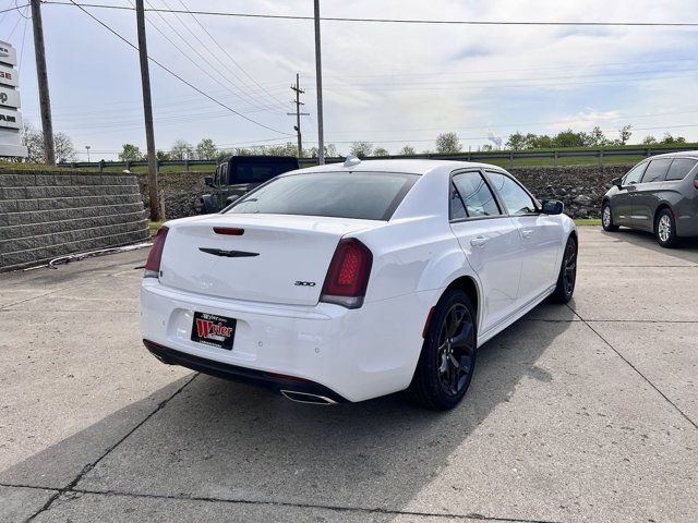 2023 Chrysler 300 Touring L