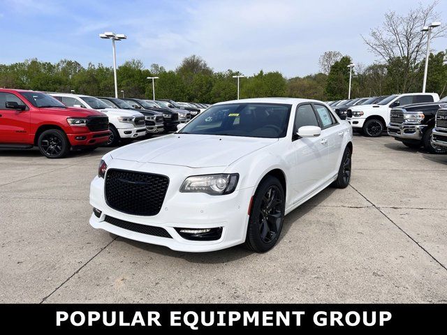 2023 Chrysler 300 Touring L