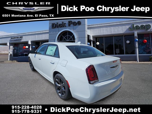 2023 Chrysler 300 Touring L