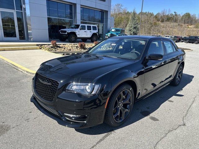 2023 Chrysler 300 Touring L