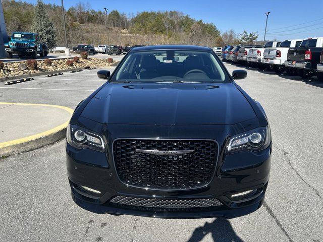 2023 Chrysler 300 Touring L