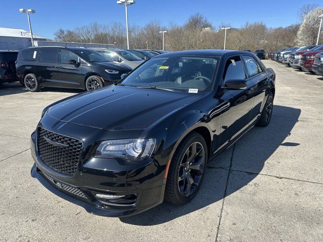 2023 Chrysler 300 Touring L