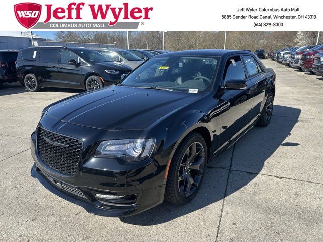 2023 Chrysler 300 Touring L