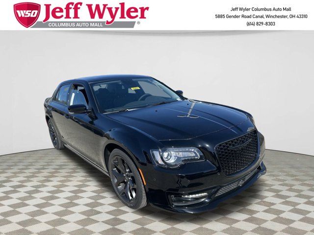 2023 Chrysler 300 Touring L