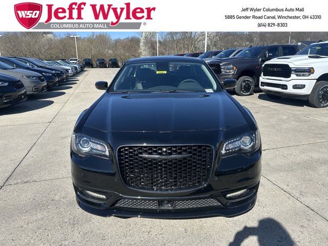 2023 Chrysler 300 Touring L