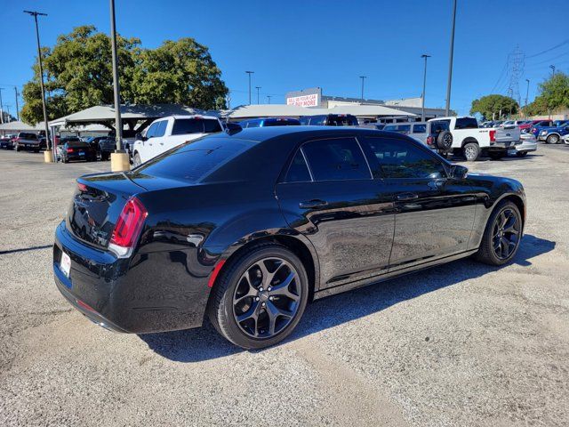 2023 Chrysler 300 Touring L