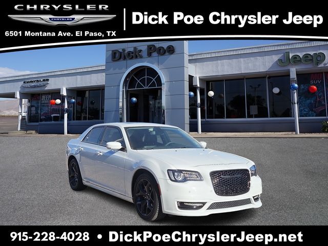 2023 Chrysler 300 Touring L