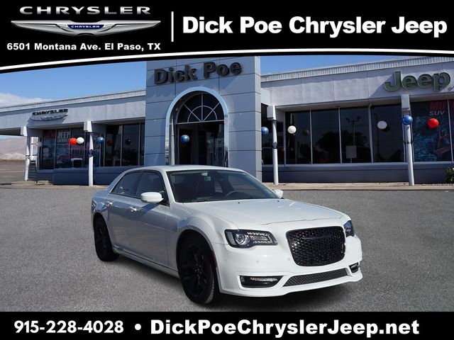 2023 Chrysler 300 Touring L