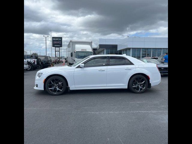 2023 Chrysler 300 Touring L