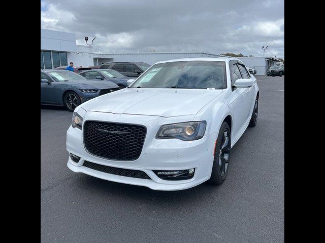 2023 Chrysler 300 Touring L