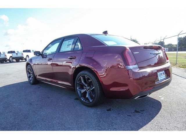 2023 Chrysler 300 Touring L