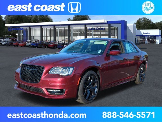 2023 Chrysler 300 Touring L