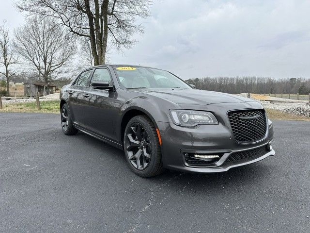 2023 Chrysler 300 Touring L