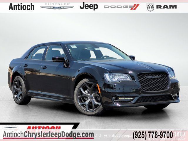 2023 Chrysler 300 Touring L