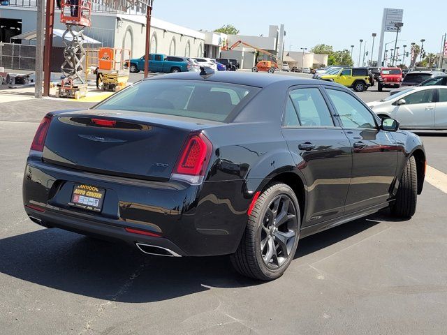 2023 Chrysler 300 Touring L