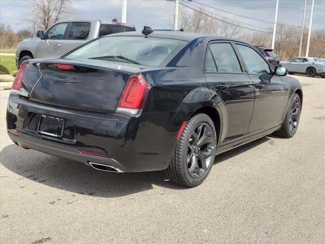 2023 Chrysler 300 Touring L