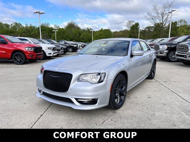 2023 Chrysler 300 Touring L