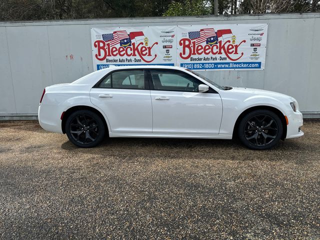 2023 Chrysler 300 Touring L