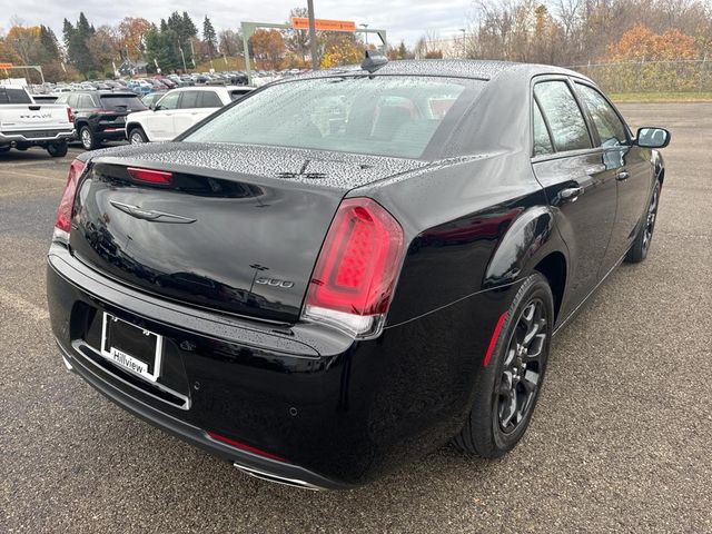 2023 Chrysler 300 Touring L