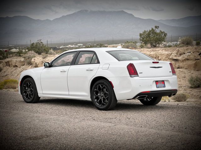 2023 Chrysler 300 Touring L