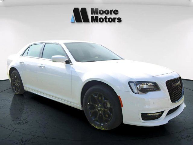 2023 Chrysler 300 Touring L